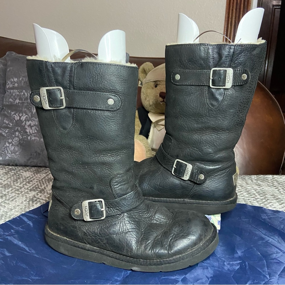 Ugg Australia Boots 5678 black Leather Shearling Lined Strapped Women Size 9